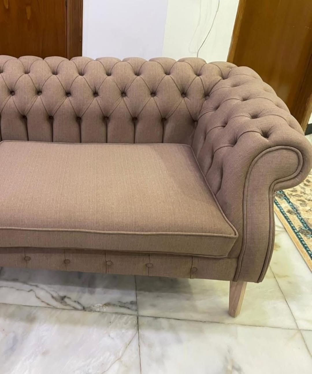 تخم تركي موردن 8 مقعد  القماش وتر بروڤ إسفنج بولستر طبي  وأرجل خشب زان
جديد غير مستخدم  بعده بالنايلون فتحت هالجزء منه لغرض التصوير وبسبب ضيق المكان اريد أبيعه سعرة 650


**إذا كنت صاحب هذا الإعلان وتريد حذفه لأي سبب، رجاءا أرسل رسالة إلى الدعم الفني**