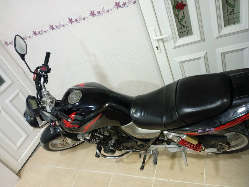 سلاوی خواتان لئبئت CB400 گئڕو مەکینە بەشەرتی فیتەر فیتەر لەگەڵ خۆت بئنە بۆ فەحس سەوتی مەکینەی زۆر خۆشە دوکەڵو بوخاری نیە تایەکانی تازەیە کارەبای کامل ئیش ئەکات تەقەوڕەقەی نیە مەسرەفی تیا نیە یەک سلف ئیش ئەکات لە سلئمانیم ١٠$ *********** السليمانية, العراق
