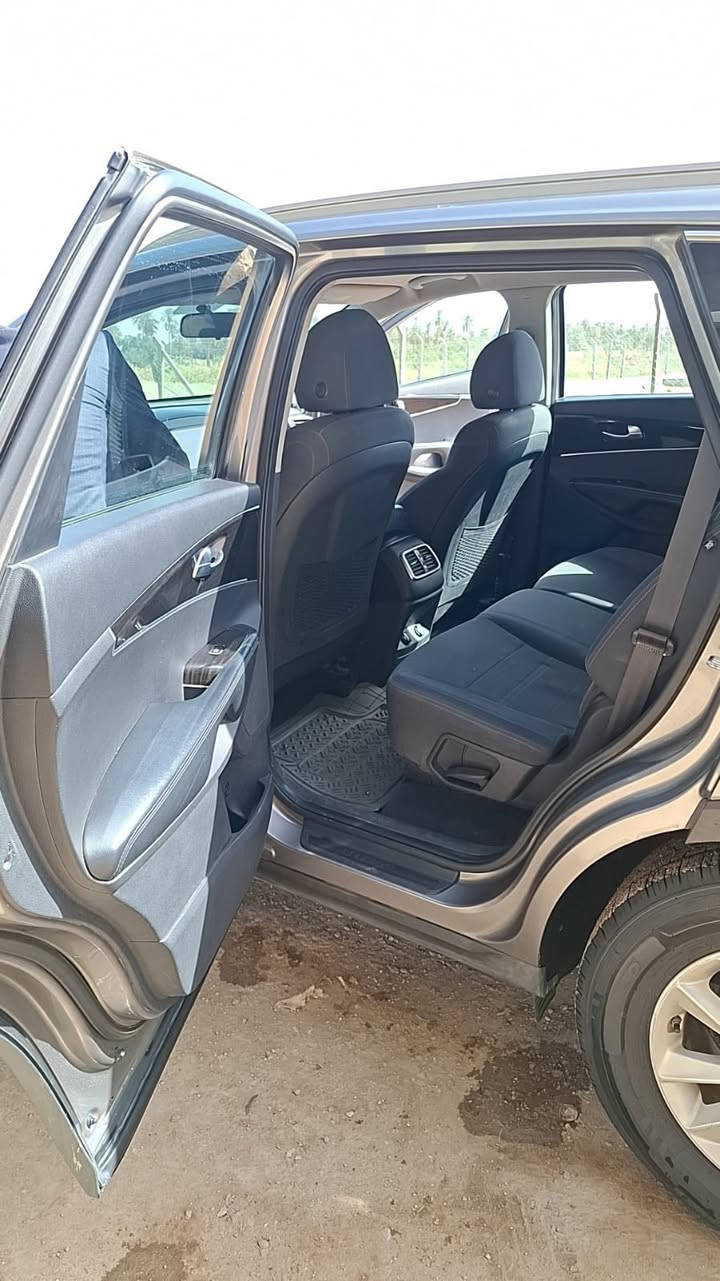 السلام عليكم سورنتو موديل 2019 وارد امريكي بااسمي مداور ثاني يوم رقم كربلاء  ماشيه 148 الف السياره نضيفه وحلوه صور الحادث مرفقه بالمنشور 
للاستفسار اكثر :***********
