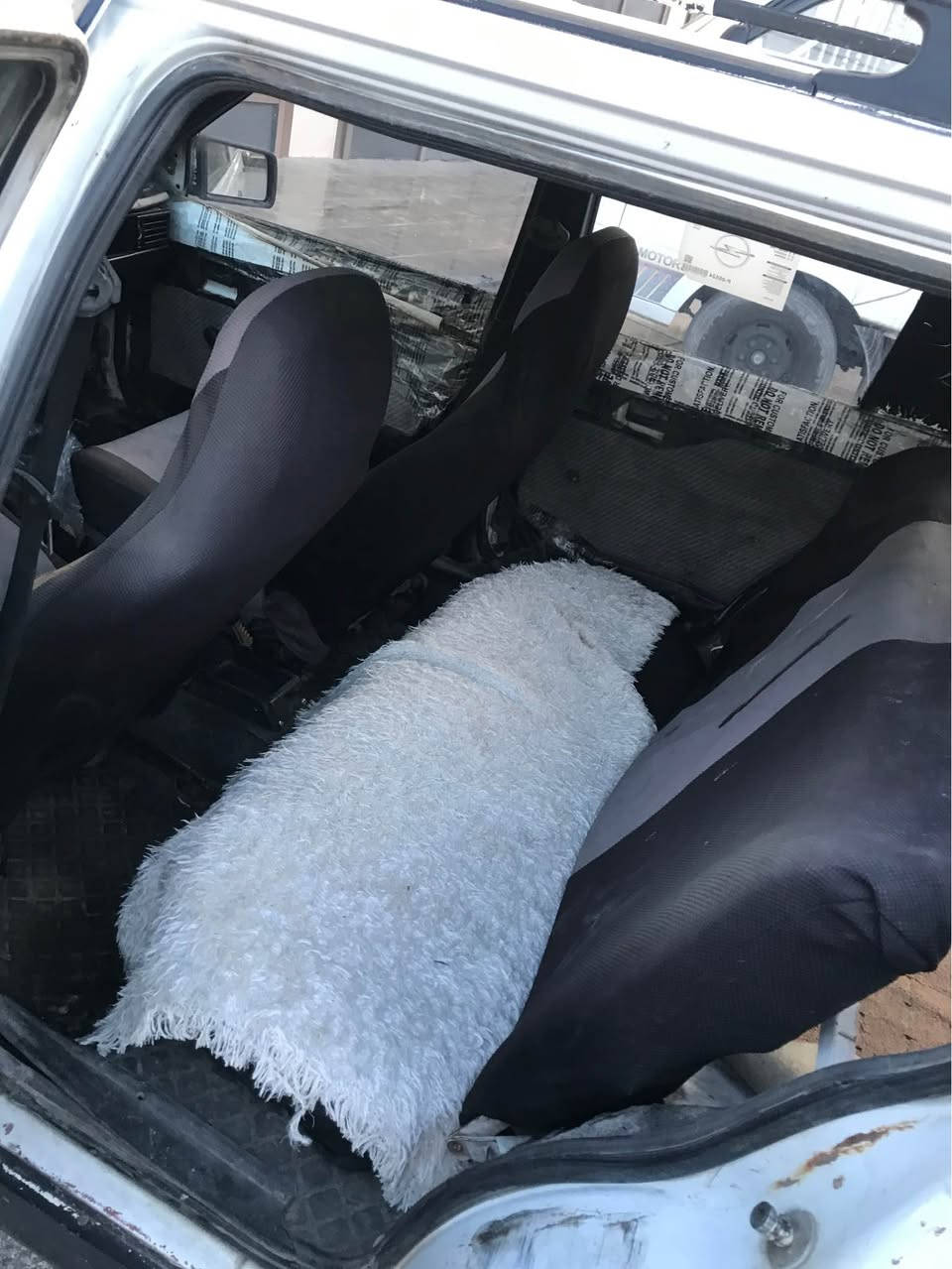 فرؤشتني خيراا كاديت ئارم پلاستيك به شه رتى اوه ليات و مرور و سه يته ره هه موو كوردستان ماشاءالله ريك هه موو گيانى له سه ر ده قى شه ريكه و بيلاد مايته وه داخيلي و داشبولى ريك سفره بى سبوغ و مه عه جون و ليدران مالى فه قير و كاسبى دژه فيته ر و به نزين و مه سره ف سعرى يه ك مانتؤر ته نها (١٤$) مه جاله كى برايانه له هه وليرم (***********) أربيل, العراق
