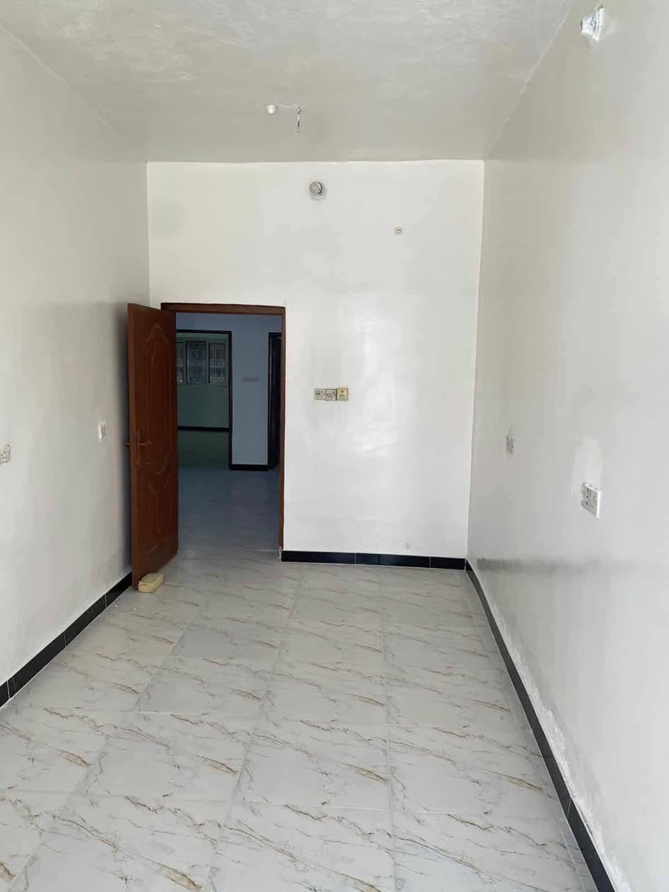 دار للبيع طابو ملك صرف الموقع حي الامام المساحة 200 متر مربع الواجهة 8 متر والنزال 25 متر
4 نوم وهول وصالة ومجمع صحيات عدد 2 وكراج سيارة 
للاستفسار مكتب النبل للعقار والبناء والهندسه 
*********** واتساب 
***********
