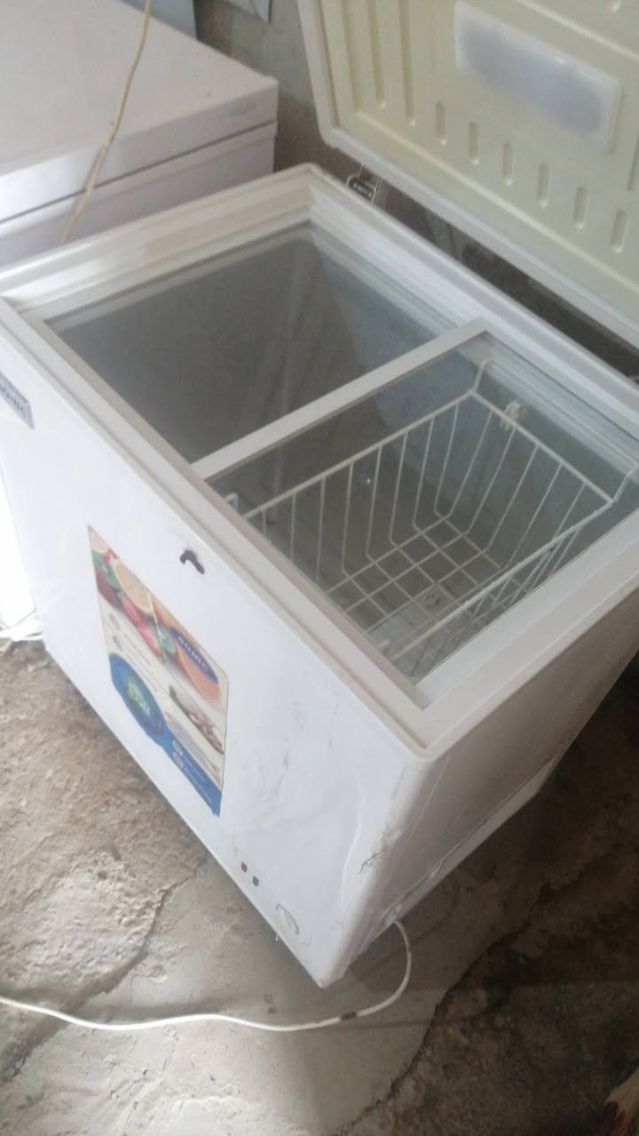 مجميده حجم 8 قدم للبيع سعر 130 الف ضمان 10 يوم عنوان مكتب محل بيوار شنكالي مخيم كبرتو تابع دهوك رقم واتساب *********** رقم واتساب *********** 📞
