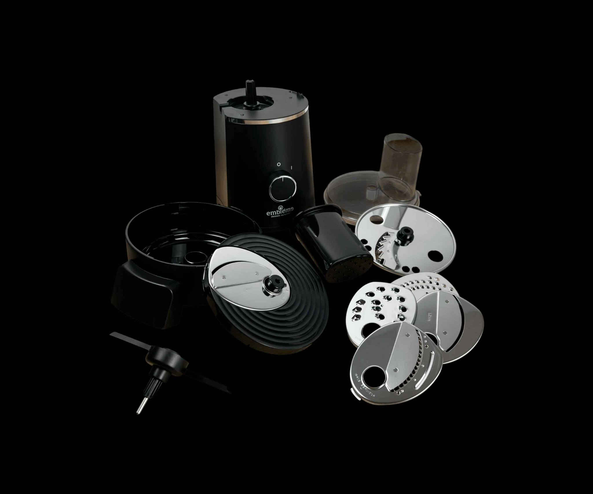 قطاعة خضروات كهربائية 6 في 1 امبليوم

الاستخدامات

تقطيع الخيار، البطاطا، الجزر والخضروات بجميع أنواعها.

بشر الجبن والخضار لتحضير السلطات.

تقطيع شرائح رفيعة أو سميكة حسب القرص المستخدم.

تقطيع البطاطا أصابع (فرنش فرايز).

تجهيز سريع للسلطات، الشوربات، المقبلات وأطباق التقديم.

مثالية للاستخدام اليومي في المطبخ المنزلي.

المميزات

قدرة كهربائية: 200 واط.

نظام 6 أقراص ستانلس ستيل (تقطيع – بشر – شرائح – فرنش فرايز).

سرعة تشغيل واحدة لسهولة الاستخدام.

فتحة إدخال كبيرة (Big Mouth Chute) لاستيعاب الخضروات الكبيرة.

سعة معالجة تصل إلى 600 غرام لكل دفعة تقريباً.

مدة تشغيل قياسية: حوالي 60 ثانية لكل دفعة.

هيكل ثابت مع قاعدة مانعة للانزلاق.

طول سلك الكهرباء: 100 سم.

نظام أمان يمنع التشغيل في حال عدم تركيب الأجزاء بشكل صحيح.

سهلة الفك والتركيب والتنظيف.

محتويات الصندوق

وحدة المحرك الرئيسية.

وعاء المعالجة.

غطاء علوي مع فتحة إدخال.

أداة ضغط (Pusher).

6 أقراص تقطيع ستانلس ستيل:

قرص شرائح رفيعة.

قرص شرائح سميكة.

قرص بشر ناعم.

قرص بشر خشن.

قرص فرنش فرايز.

قرص تقطيع إضافي متعدد الاستخدام.

دليل استخدام.

الملاحظات

يجب فصل الجهاز عن الكهرباء قبل التنظيف.

لا يتم غمر وحدة المحرك بالماء.

الشفرات حادة جداً ويجب التعامل معها بحذر.

يفضل إراحة الجهاز 30 دقيقة بعد 5 دورات تشغيل متتالية.

مناسبة للاستخدام المنزلي فقط.

أبعاد الكارتون:

الطول 20سم  العرض 22سم  الارتفاع 35سم. بغداد, العراق


**إذا كنت صاحب هذا الإعلان وتريد حذفه لأي سبب، رجاءا أرسل رسالة إلى الدعم الفني**