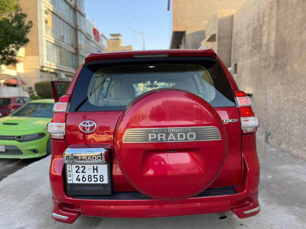 السلام عليكم 
برادو موديل ٢٠١٦ سته سلندر سبير تعليك 
فئه GXR ماشيه ١٦٠ الف كيلو 
فول مواصفات بصمه ولايتات زنون وشاشه وحساسات اماميه وخلفي سلايد روف ملاحضات السياره بيها جراد ع القماره وعلى الكفر الخلفي مال تاير السبير وبيها صبغ الباب عكس السائق مع الجاملغ .
مكان السياره زيونه شارع الربيعي سعرها ٢٩٠٠٠$ وبيها مجال للاستفسار الاتصال على الرقم 
*********** بغداد, العراق
