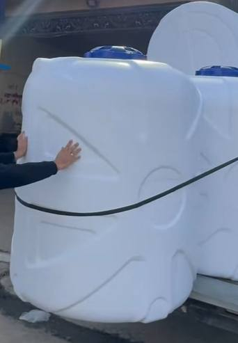 دووتەنکی و سەربان و دوو گیزەری کۆنەکان و دوو مەخسەلەم هەیە بۆ فرۆشتن لە شەهیدانە هەرکەس حەزی لێ کرد تیل بکات بێت  سێری کات ***********
