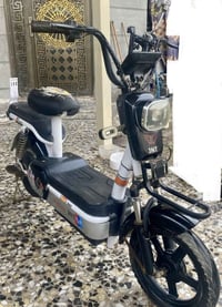 دراجة شحن للبيع 4بطاريات جديدة السعر 225 الف وبيها مجال للاتصال 077025...