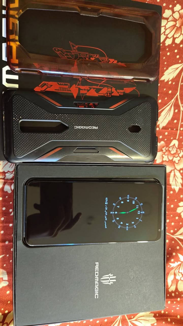 ريد ماجك 6
المساحه 128GB
جهاز مستعمل نظيف بدون شاحنه بس كارتونه كامله وكفرات 
ثنين ويا الي بالصورة 
السعر 250 ألف وبي مجال بسيط
واتساب ***********
العنوان بغداد
