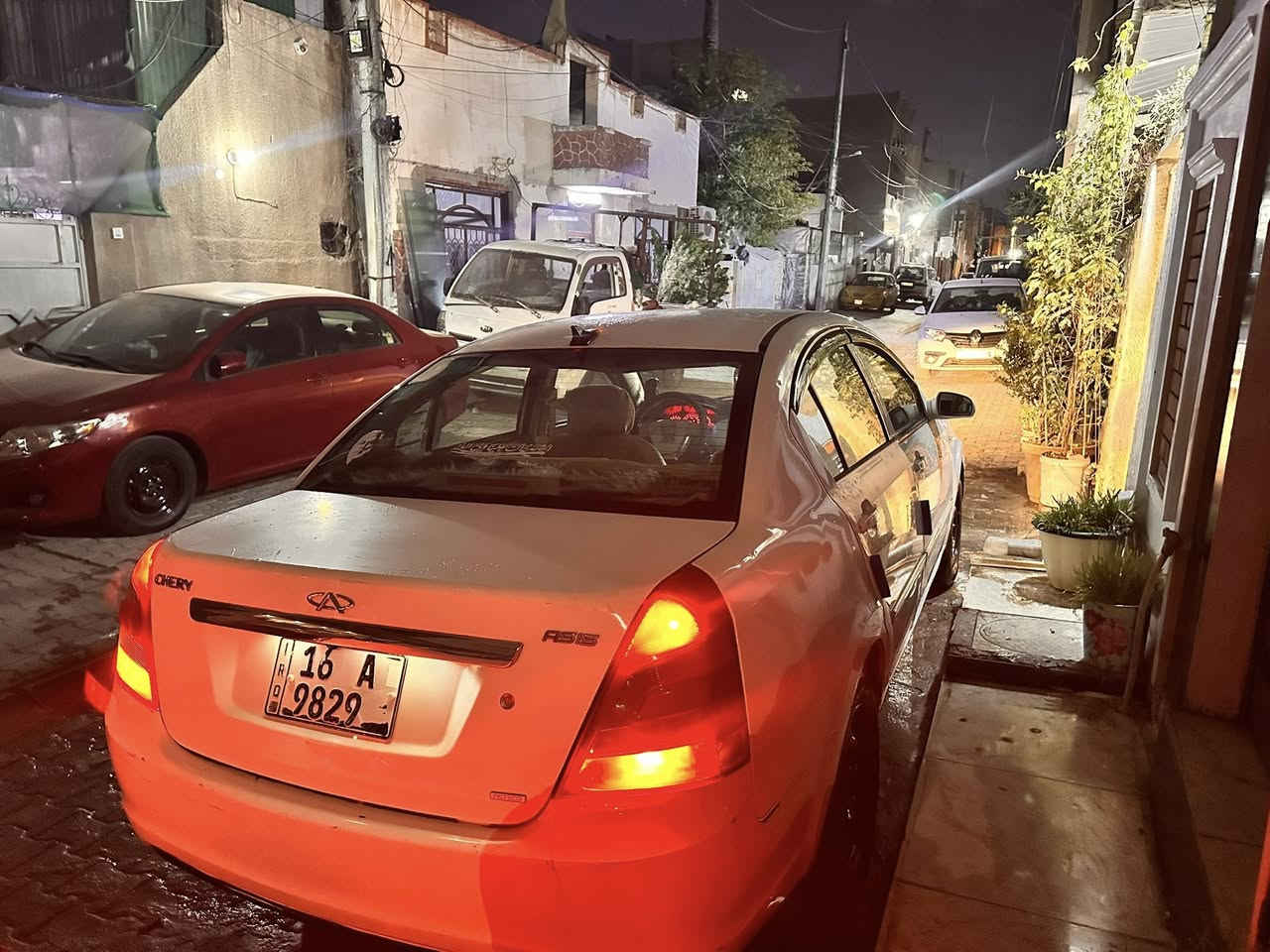 سياره شيري A5 محرك كوين بلادي كير عادي هزه جديدة رقم جديد سنويه إلى 2027 باسمي  اني راعيه مباشر تحويل كهربائيات كله شغاله تايرات جدد دوشمه جديده تنته مغلفه كامله 
محرك نكره فقط بيه ضربه بل بنيد والبوب الخلفيه سعر خاص *********** يوجد وتساب او اتصال على ماسنجر عنوان سياره بغداد
