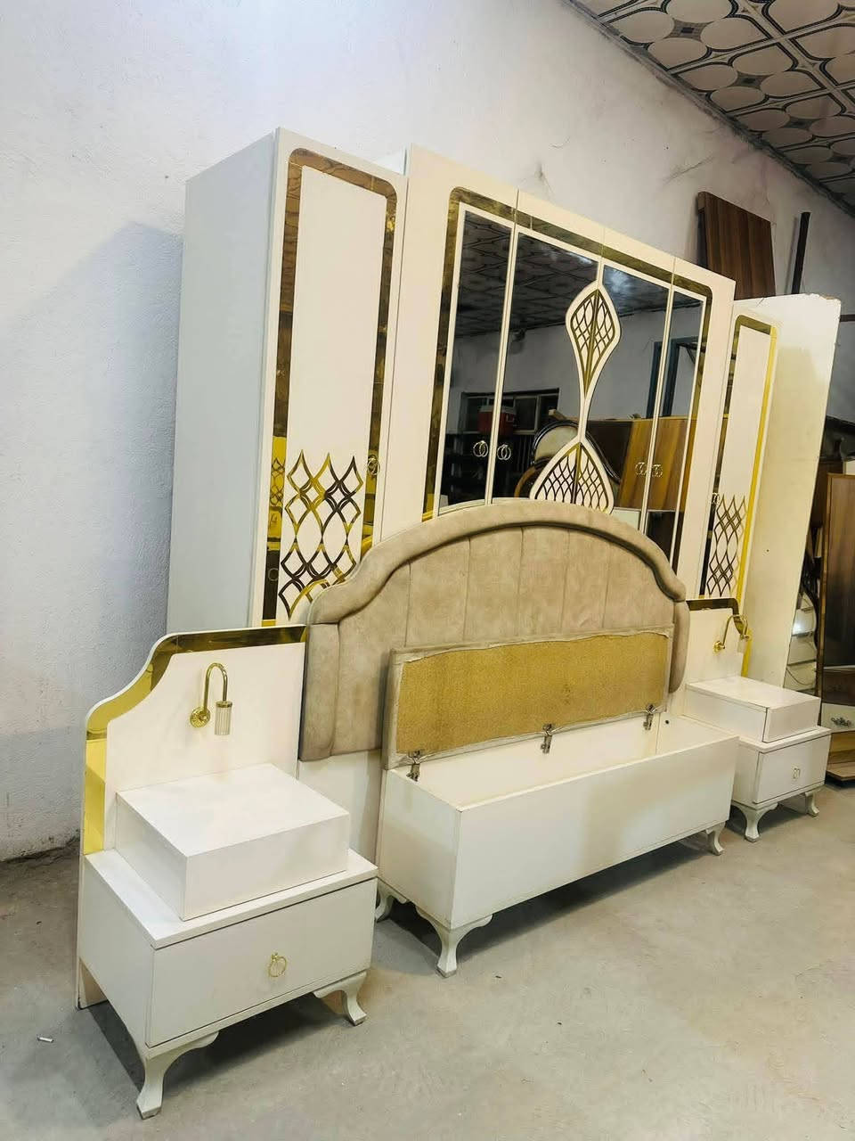 غرفه تركي مستخدمه 🛠️
غرفه ماركه 9قطع 🔥
غرفه نضيفه مثل بل صور ✨ 
غرفه ول توصيل وشد700فقط 😍✔️ اي استفسار راسلوني على واتساب
***********
