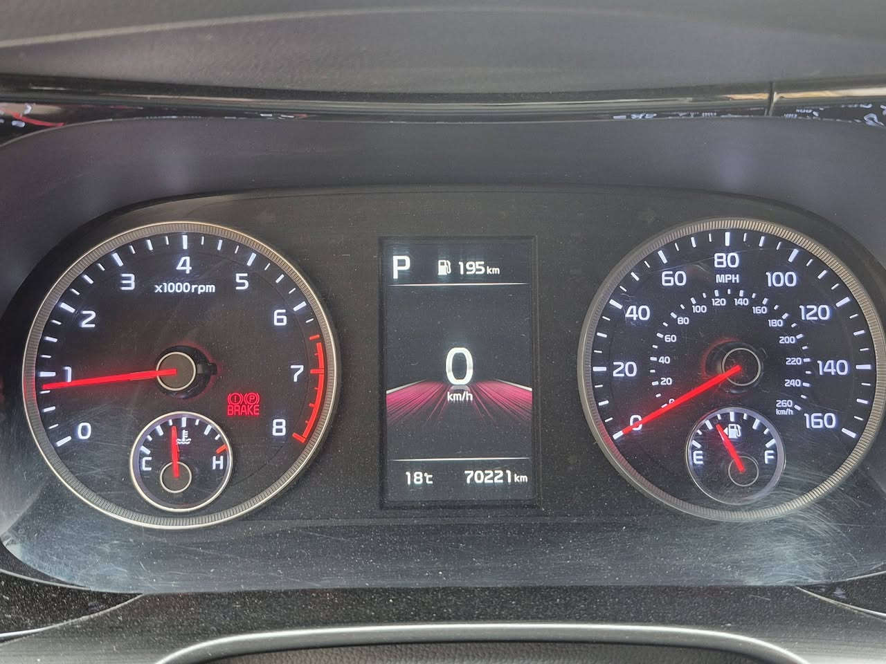 السلام عليكم
للبيع K5 موديل 2022 GT تيربو فول مواصفات
مواصفاتها 
مكينه 2500 تيربو

بك لايت LED

أشاير بالمري 

بانوراما 

رادارات محيطيه امامي خلفي جانبي 
بريك تلقائي 
وضع الهدوء اثناء الاتصال 
شاشه كبيرة 

قياده ذاتيه 

توقف ذاتي 

تحديد مسار  
مثبت سرعه
شاشة اعطال  
هندبريك بصمه 

٤ وضعيات قياده 

شحن لاسلكي 

اوتو هولد 

كرسي السائق كهربائي جلد 

تدفئة مقاعد إماميه 

سماعات + مضخم صوت  

داخل اسود جلد مختم GT  

وباقي المواصفات معروفه 

ماشيه 70 ألف كيلو

حادثه خفيف بالمازدة اليسرة  يعني طارف الجاملغ والبنيد و مبدلات 
الباب خلف السائق بيه بارد
السيارة كله ليبل،واحد ماعد البنيد والجاملغ،الايسر 
مكفوله من الشواصي واللغود 
كير مكينه كله بلادي  
رقم بغداد باسمي تحويل ثاني يوم
مكان السيارة بغداد
السعر 186 وبيه مجال 

للتواصل ***********
