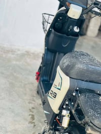 موطور R9 • خمس بطاريات • شاحن جديد