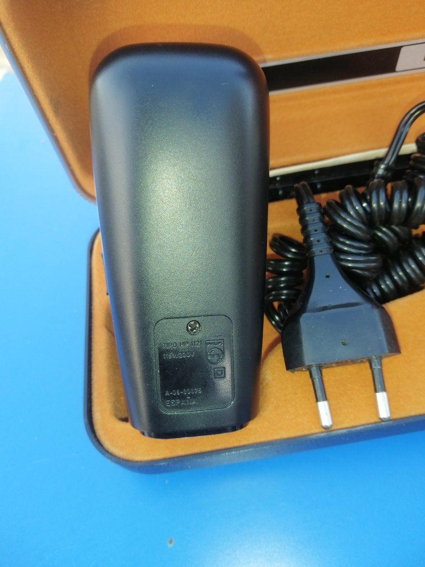 مكينة حلاقة فلبس أصلي كهربائي فقط حلاقة صفر قطع نظيفة جدا سعره ٦٠ ألف الاستفسار الاتصال على الرقم *********** وتوجد خدمة توصيل
