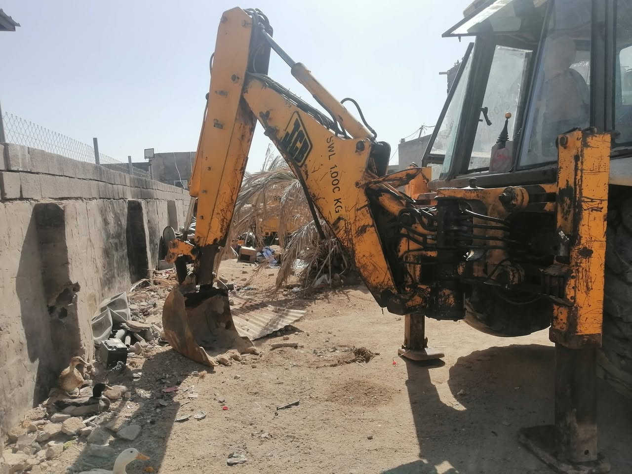 السلام عليكم حفاره جي سي بي موديل 1996 رقم بصره شرط التحويل حفاره جهزع العمل رقم *********** سعر100وبيه مجال
