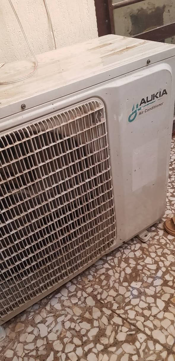 للبيع سبلت طنين هوكيا مستعمل نقص بواري فقط ب ٣٠٠ الف هذا الرقم *********** عنوان بغداد
