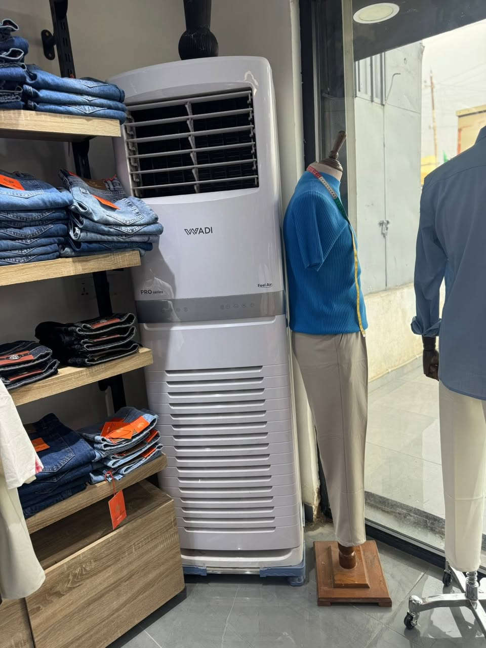 للبيع سبلت كنتوري ٣ طن دبل مروحة جديد بمعنى الكلمة صالي سنة من نصبتة  

النوع : WADI – PRO series (Feel Air) الحالة: شبه جديد / نظيف جداً العام شديتة  التبريد: قوي ومناسب للغرف والمساحات المتوسطة بيه عدة سرعات + تحكم سهل

السعر: (مليون و١٥٠) وبي مجال 

 الموقع: ( بغداد مدينة قطاع ٦٠ مقابيل سوك الرضوي )

📞 للتواصل خاص أو اتصال: (***********)
