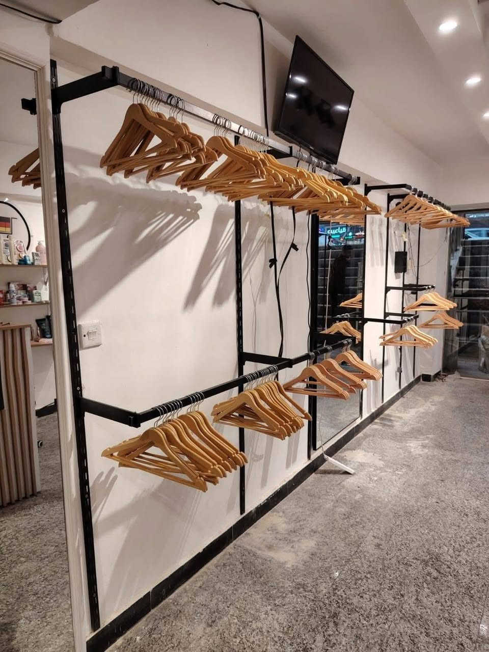 ✨ اللهم صلّ على محمد وآل محمد ✨
لدينا كل ما  ديكور المحلات:
ستاندات
مليكانات
تعاليق
رفوف
ديكورات متنوعة 🛍️🎀
✅ تنظيم وترتيب يبرز محلك ويجذب الزباين
📞 للتواصل: ***********
🚚 نوصل لكل محافظات العراق 🇮🇶
