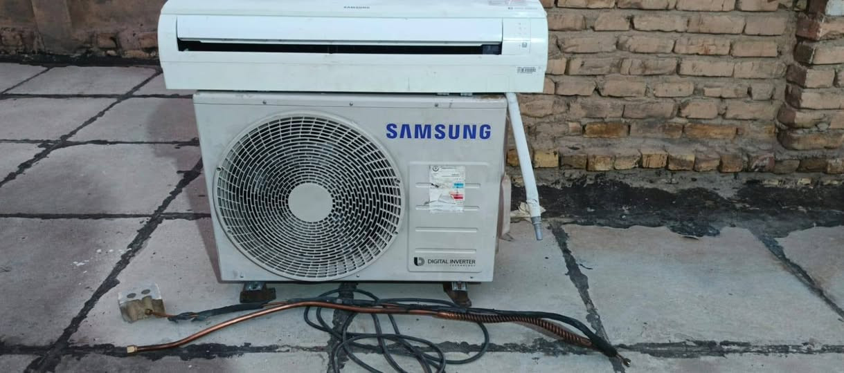 سلام عليكم سبلت سامسونك طن ونص  انفيرتر جهاز كلش نضيف وشغال ١٠٠%١٠٠ غاز مقفول وجهاز مغسول وجاهز كبل تشد 
صناعه تايلندي مو صيني
اقل شي يسحب ٥.٢ امبير 
السعر ٤٢٥ مكاني بغداد الحسينيه ***********
