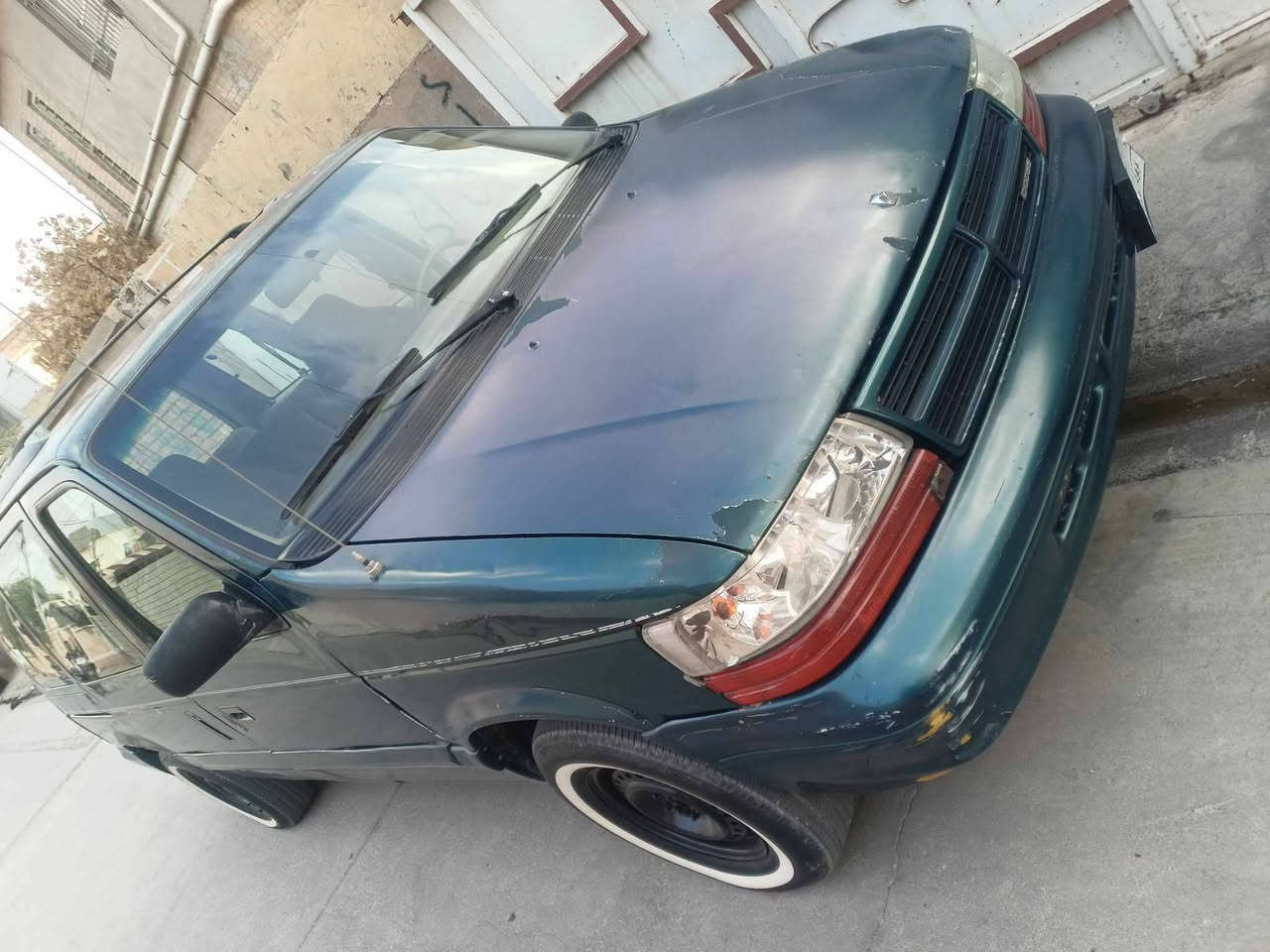 من رخصة ادمن دوج كلايزر موديل 1994 رقم كركوك مشروع وطني  شرط التحويل بيه بطاقه بانزين محرك كالوبر بلاد لا صرف لا بخار كير كهربائي تبريد بس كمبريسر كهربائيات كله شغاله سعره 38 و بيه مجال للشراي للبيع او مراوسه حسب القناعه خاص موجود و الرقم ***********
