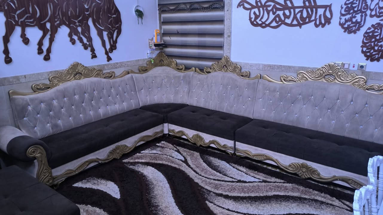 ديوان طخم للبيع السعر ٦٥٠ بي مجال للشراي
نظافة ٩٠ بالمية 
***********
***********
