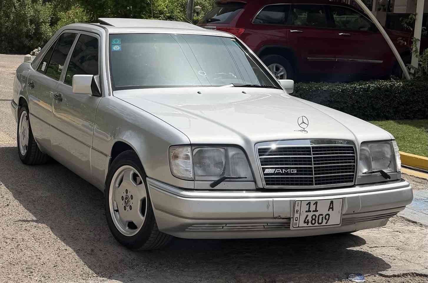 السلام عليكم شباب
مارسدس بيبي 1993 
سياره جديده بمعنه الكلمه 
تبريد ثلج 
حماوه خير من الله 
تخم تايرات 
مكينه وكير مكفولات 
مكينه 320  خراطيم 
داخل السياره جديد 
سياره بدون نقص 
بسمي تحويل مباشر 
مشروع وطني هزه جديده 
سياره خير من الله 
بدون كول نقص
كشنات كهرباء 
فتحه طكتين 
السعر 125 وبيهه مجال 
رقم مميز 
*********** 
مكاني بغداد شارع الربيعي 
تحياتي للجميع
