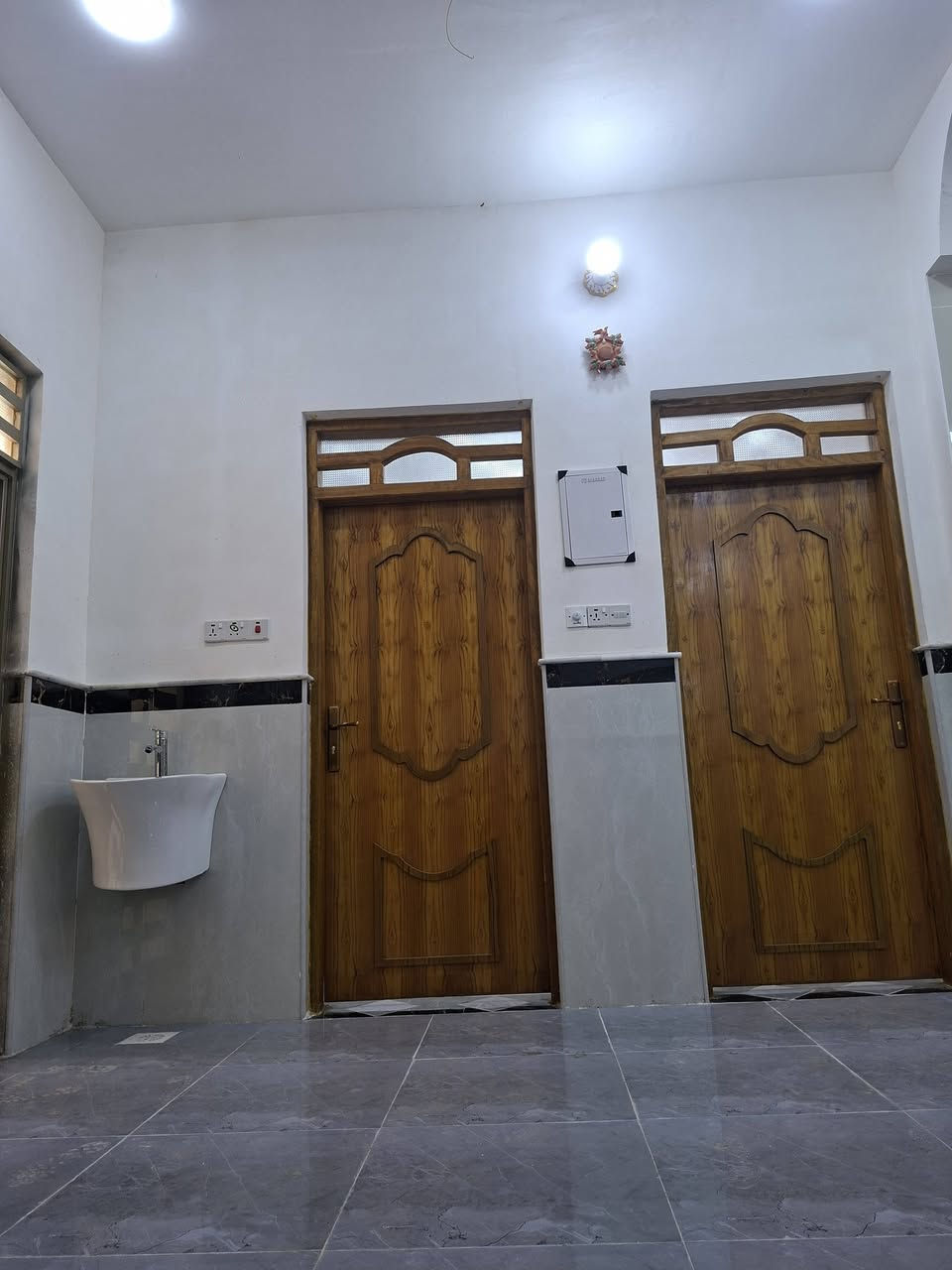 سلام عليكم خوان بيت مساحته 200 البيع مكان نهاوند لوله قرب مصطوفف بيت جديد جاهز لسكن  ***********
