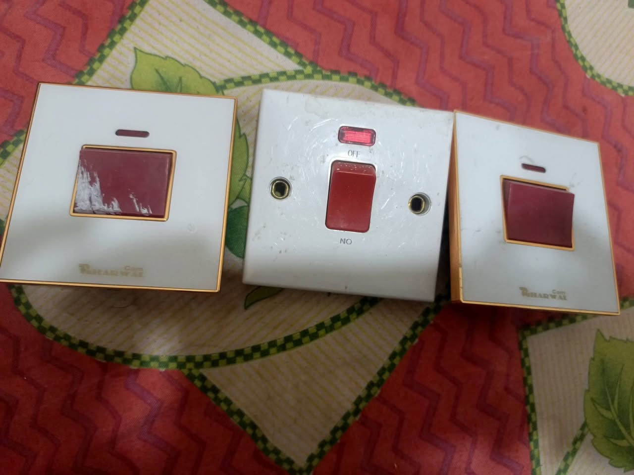 نقط اصليه مستخدم  45 امبير عدد 3 السعر 5 
مكاني ابو لخصيب حي العسكري  رقم ارد واتساب ما ارد فيسبوك رقم ***********
