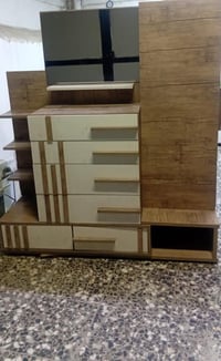 ميز بهذا الشكل نظيف للبيع التفاصيل خاص  07707410307