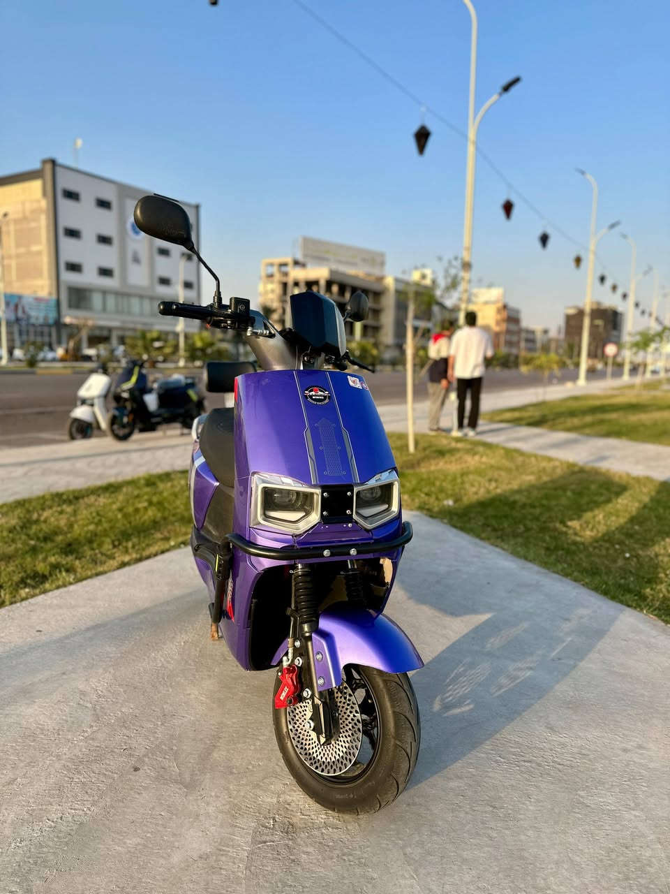 السلام عليكم 

دراجه شحن للبيع ام عيون 

السرعه 80 عل استان 

بصمه 

عدد البطاريات سته 

اشاير يمنه ويسره + دبل اشاره 

لايت زنون عالي وناصي قوي 

هورن عطلان 

السعر 750 وبي مجال قليل

 مكاني بصره امن الداخلي

رقمي للتواصل ***********
