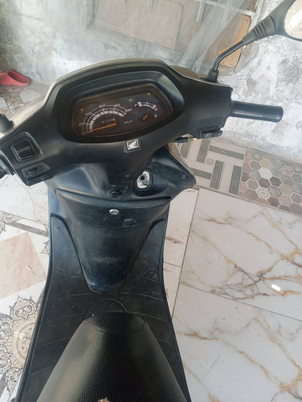 سبيسي يابني مفتوحه مره وحده كفرات اصليه كلهه اصليه لسعر700ويهه مجال بصيط ***********
