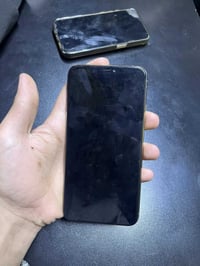 ايفون 11برو ماكس ذاكرته 256 بطاريه73 السعر 200وبي مجال 07767320885 راس...