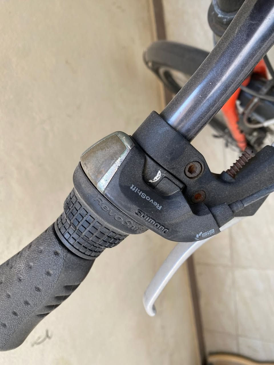 الكروز
ياباني لد امامي قفل خلفي لشه مضلع 

١٥٠ بغداد الدوره ***********
