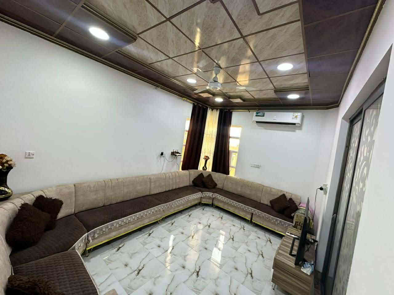 للبيع دار تجاري على شارع سايدين 

 مساحة الدار ▪️▪️140م الواجهه 11 ❌ 12،75
 جنس العقار ▪️▪️ملك صرف 
موقع العقار ▪️▪️حي الميثاق مقابل القيس ماركت 
                             
                      🔹 مواصفات الدار 🔹
ط1/ 

   غرفة نوم عدد 2➕ مطبخ ➕هول➕ استقبال 
    ➕ صحيات➕ مناور عدد 2 ➕ بيتونه 
          
 للتفاصيل الاتصال على ***********
او مراجعة مكتب المسلة 
الموصل /حي المثنى/فرع مستشفى صحة المراة
