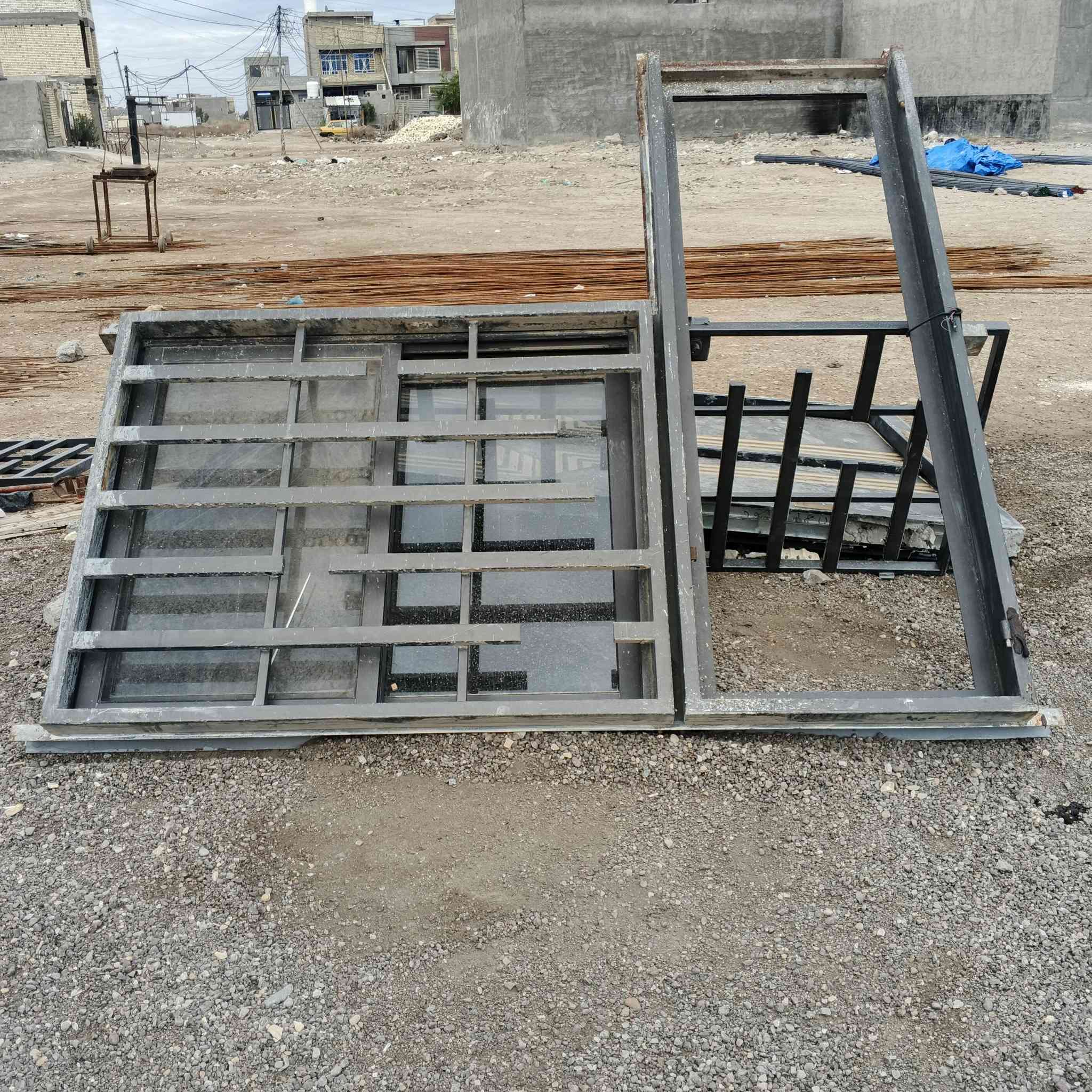 يوجد ابواب وشبابيك للبيع باب المنيوم ابو الجام باب +طلاكتين خشب 3 اشكال +شبابيك المنيوم جام سلايت حديثه +باب مطبخ طبك مع شباك +كل الغراض نظيفه للاتصال ***********
