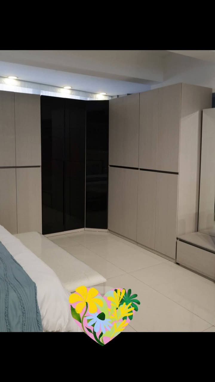 سلام عليكم عندي غرفه جديده وممستخدمه ابد للبيع بسبب مساحه الغرفه 
غرفة 385زاوية  
عرض السرير مع الكومديات 330سم
طول السرير 270سم مع الشازلون 
عرض ميز تواليت 175سم
طول الكنتور الزاوية 250*250سم يتكون من 5قطع  
عمق الكنتور 60سم 
ارتفاع الكنتور 230سم 
عرض الدرور 75سم 
السعر / 3000000 ثلاث ملاين
الشراي فقط يدخل خاص


**إذا كنت صاحب هذا الإعلان وتريد حذفه لأي سبب، رجاءا أرسل رسالة إلى الدعم الفني**