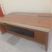 يوجد ميز مكتبي ماليزي جديد درجه اولى مكان بغداد القاهرة قرب جامعه الام...