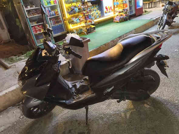 للبيع #ماتور.... اوتوماتيك  / تايواني 2024 SAS
 محرك 150 
نضافة 85% 
مستعمل بس للطلعات وليس شغل  أو للدلفري  
كلشي شغال اضرب مرش وامشي 
بيها مكان شحن USB 
Dj  للاغاني بلوتوث 

السعر : 650 $.... وبيها مجال 

للتواصل عالرقم : ***********
اتصال & واتس أربيل
