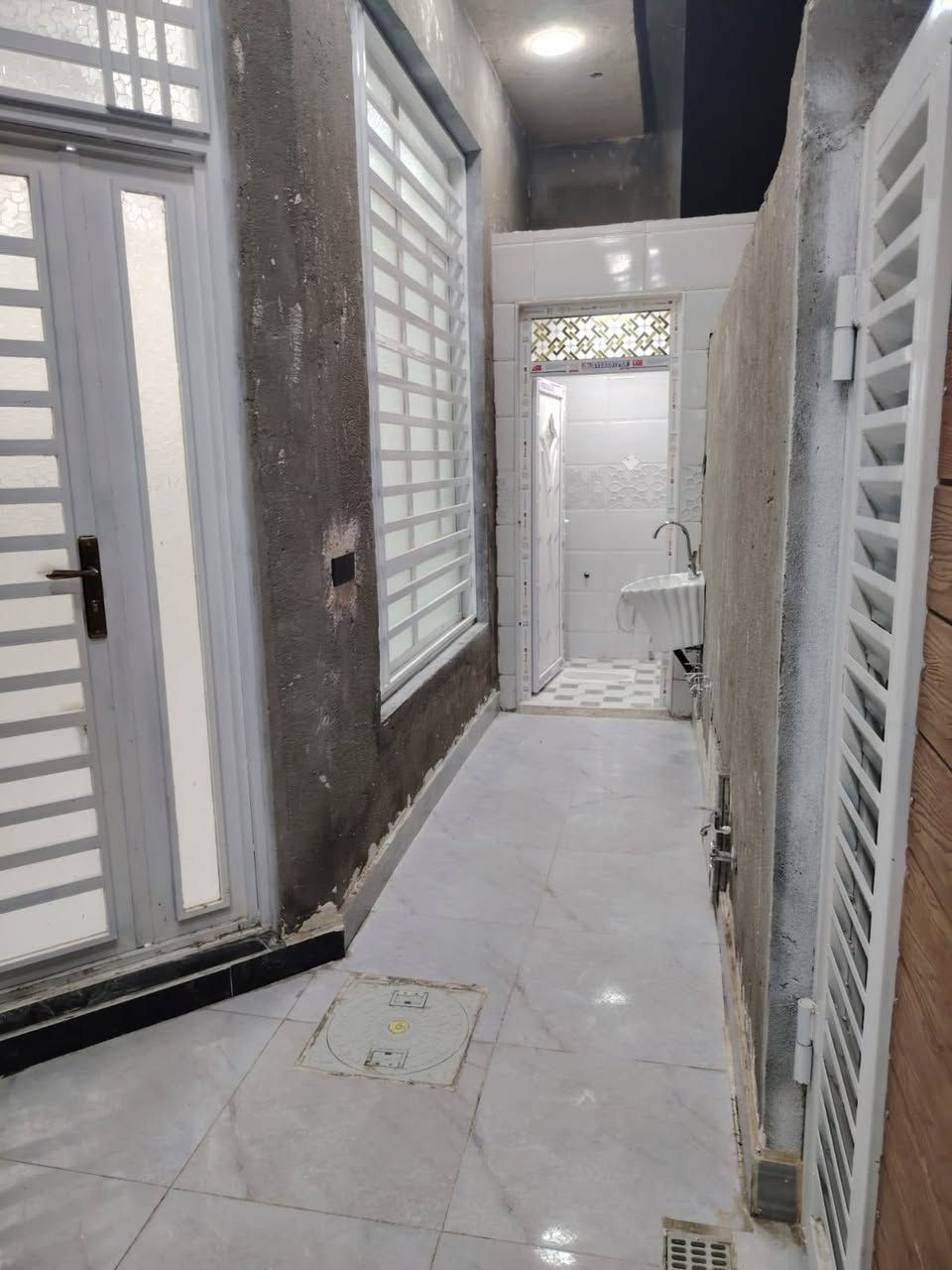 دار للبيع طابقين زاعي سند ( 25 ) 
                    (( بس نورنا بتعليقك  )) 
المساحه ( 100)متر مربع ( 10×10) بناء حديث فول
يتكون الطابق الاول من استقيال ومطبخ وصاله وغرف 
نوم وصحيات وشلال ومناور  وطابق الثاني من غرفين نوم وصاله وصحيات والثالث بيتونه مفتوحه على شكل صاله 
العنوان ميسان حجي عبدالثانيه طريق السده قرب اسواق تفاحه السعر(  140)مليون  
📞 للاستفسار أكثر:    ***********
          مكتب عقارات الساعدي ميسان العمارة
          (  بادرة اولاد  المرحوم حسين ضيدان  ) 
                         (  ملاحظه  ) 
المكتب  مجاز حكومياً ادخل للحساب ناشر ابيوت 
اي بيت ايعجبك او قطعه  راسلني وتدلل
أعرض عقارك عندنا ودع لنا التسويق
            عنـــوان المـكتــب ميسان  
***********     البتيرة الحولي مقابل الف دار 
***********     حي الجامعي 
***********     حي الجامعي ودور النفط  
***********     حي الغدير والصحفين وعبجيه
***********.    حي الحسين الجديد مقابل السوق 
                      ( ملاحظه  ) 
        يوجد لدينا كوادر بناء مقاولات عامهمليون
