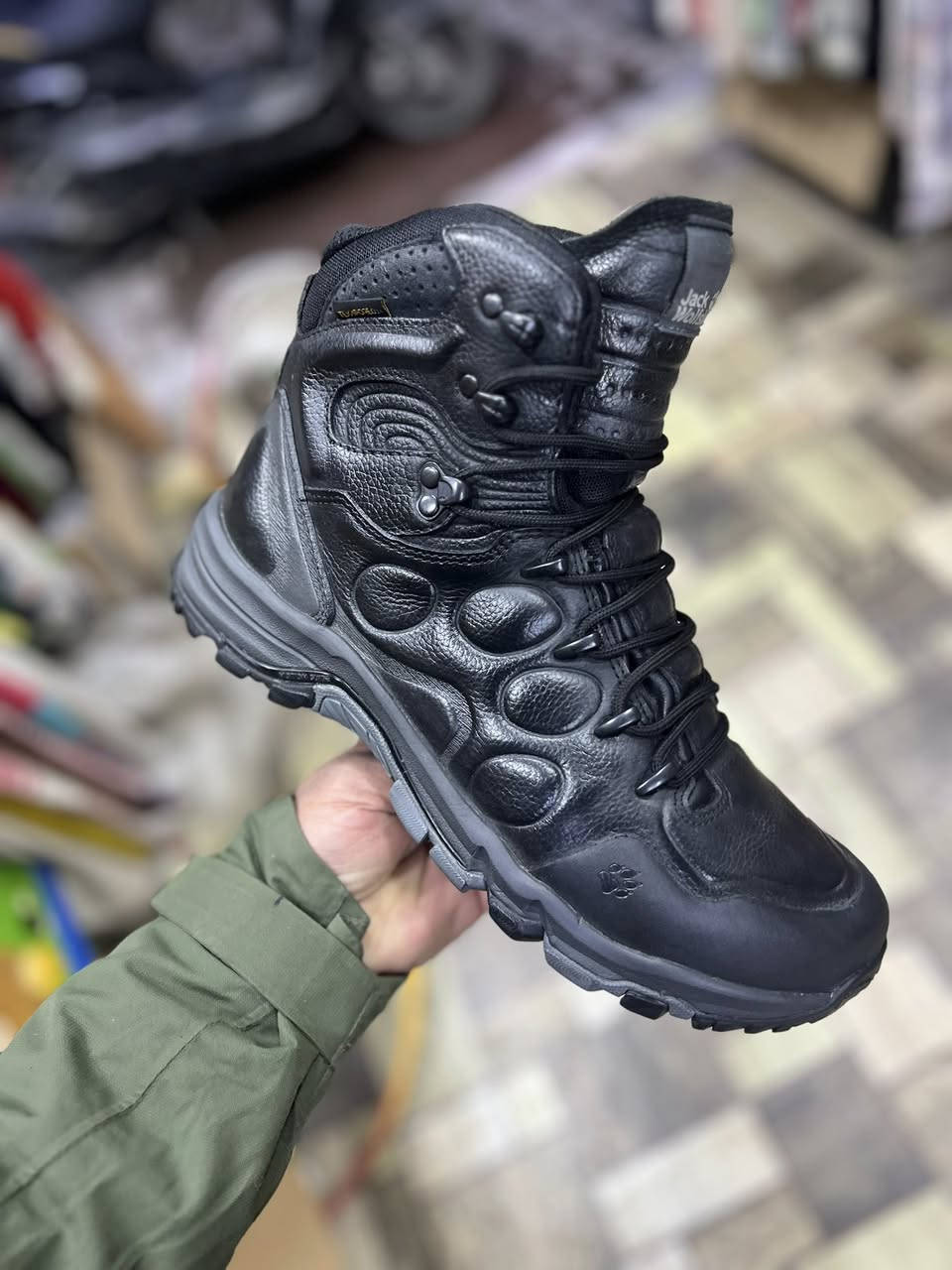 جاك وولف 
وتر بروف
بالة اصلي
قياس 42
توصيل جميع محافظات 
واتساب
***********
