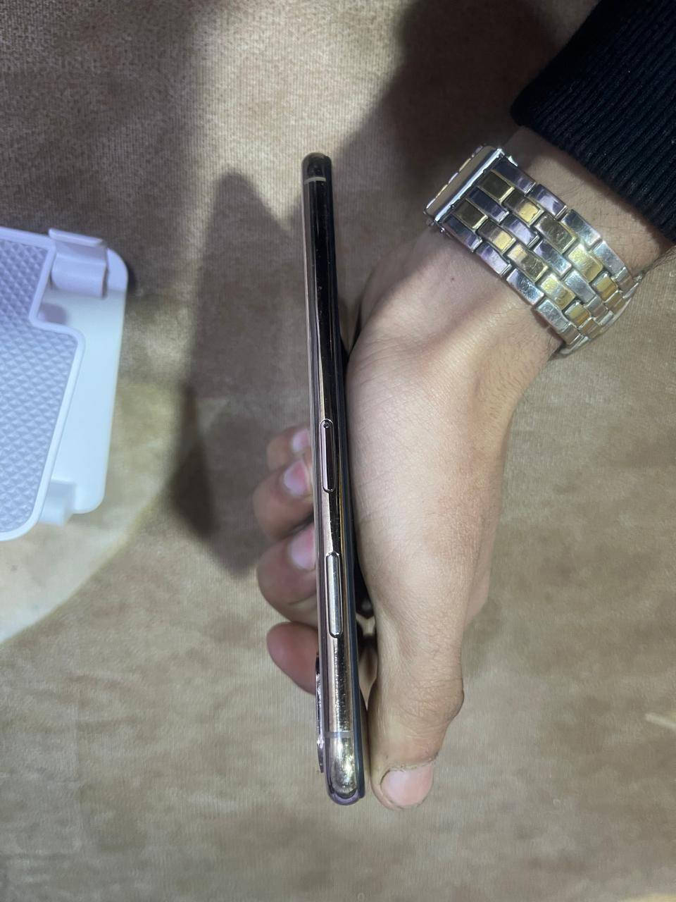 السلام عليكم ورحمه الله
ايفون اكس اس ماكس موصفاته 
ذ 512  عملاقه بطاريه 85 شاشه 3 نموذج M
خيارات خط تصال تكنيك كله شغال 
مشاكله فيس ايدي متوقف شاشه مبدله بس اصليه والوان تخبل و3 خيارات وضهر مبدل اصلي بس مبينن و كامرات مرات ميشتغل اثر وكعه   رقمي *********** بي وتساب
