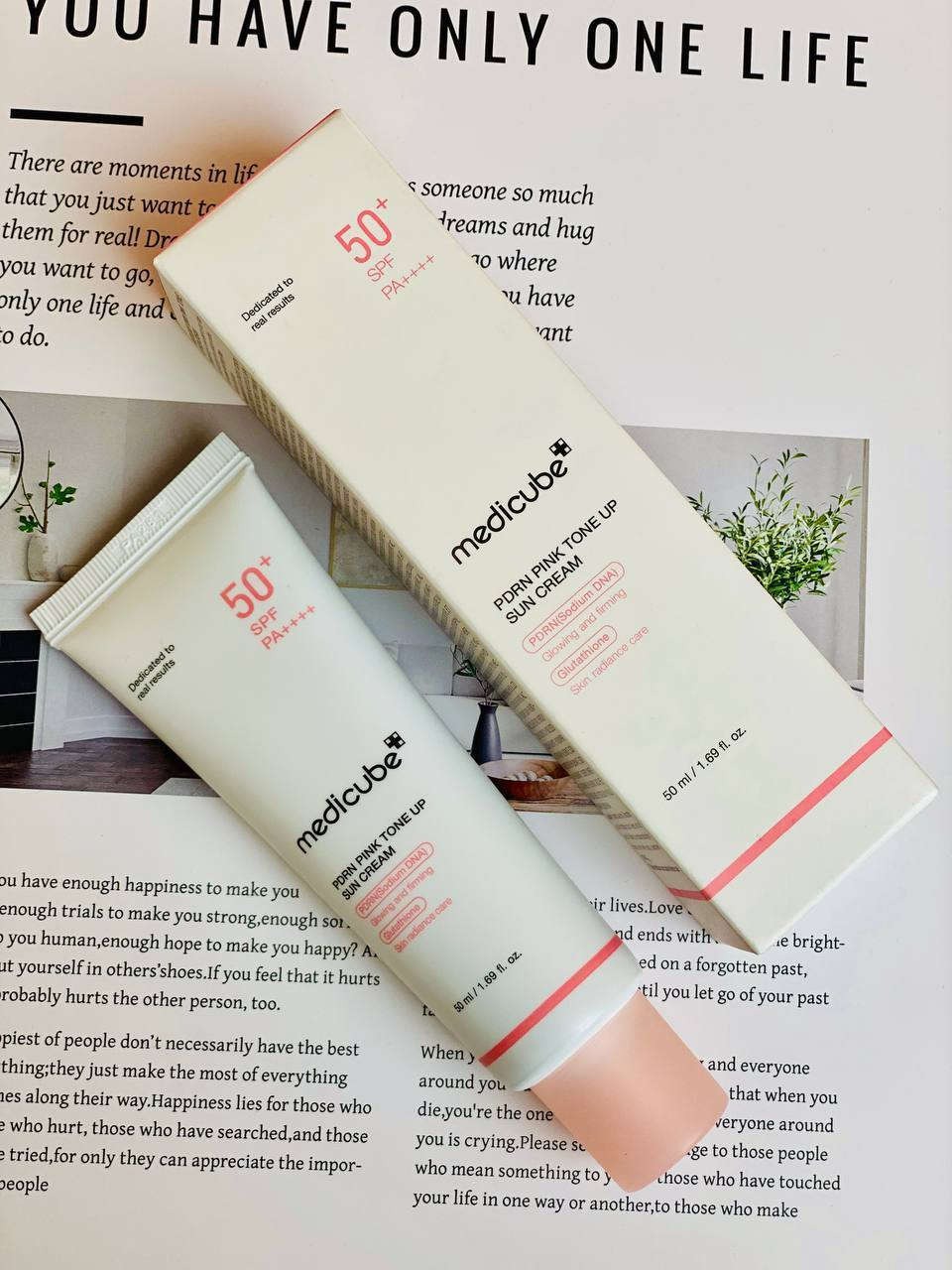 ✨ كريم واقي الشمس ميديكيوب PDRN Pink Tone Up Sun Cream ✨
 • الحجم: 50ml
 • بلد المنشأ: كوريا 🇰🇷

💖 حسّني روتينج اليومي مع كريم الوقاية من الشمس من Medicube.
مو بس يحمي بشرتچ من الأشعة الضارة ☀️، لا بعد ينطيها إشراقة طبيعية ومشرقة ✨.

🔬 غني بالكولاجين المسجل ببراءة اختراع، يعزز مرونة البشرة ويخليها شابة وحيوية أكثر 🌸
متوفر توصيل كافة المحافظات بسعر 4 آلاف 🚗
التواصل تليكرام : @tethkar_11


**إذا كنت صاحب هذا الإعلان وتريد حذفه لأي سبب، رجاءا أرسل رسالة إلى الدعم الفني**