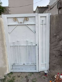 حي القادسية • ١٠٠م • غرفة وصالة