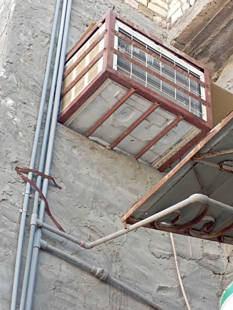 سلام عليكم اخوتي مكيف 2طن وسبلت 1طن شغلات  سبب البيع كهرباء ضعيفه
***********.  مكان حله
