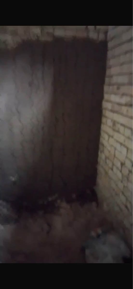 للاستفسار اكثر *********** 
البيت ناقصه شغل ابيع على وضعه 
مكانه حلو هادء بناء درجة اولى تعال وشوف واحكم بنفسك النجف, العراق
