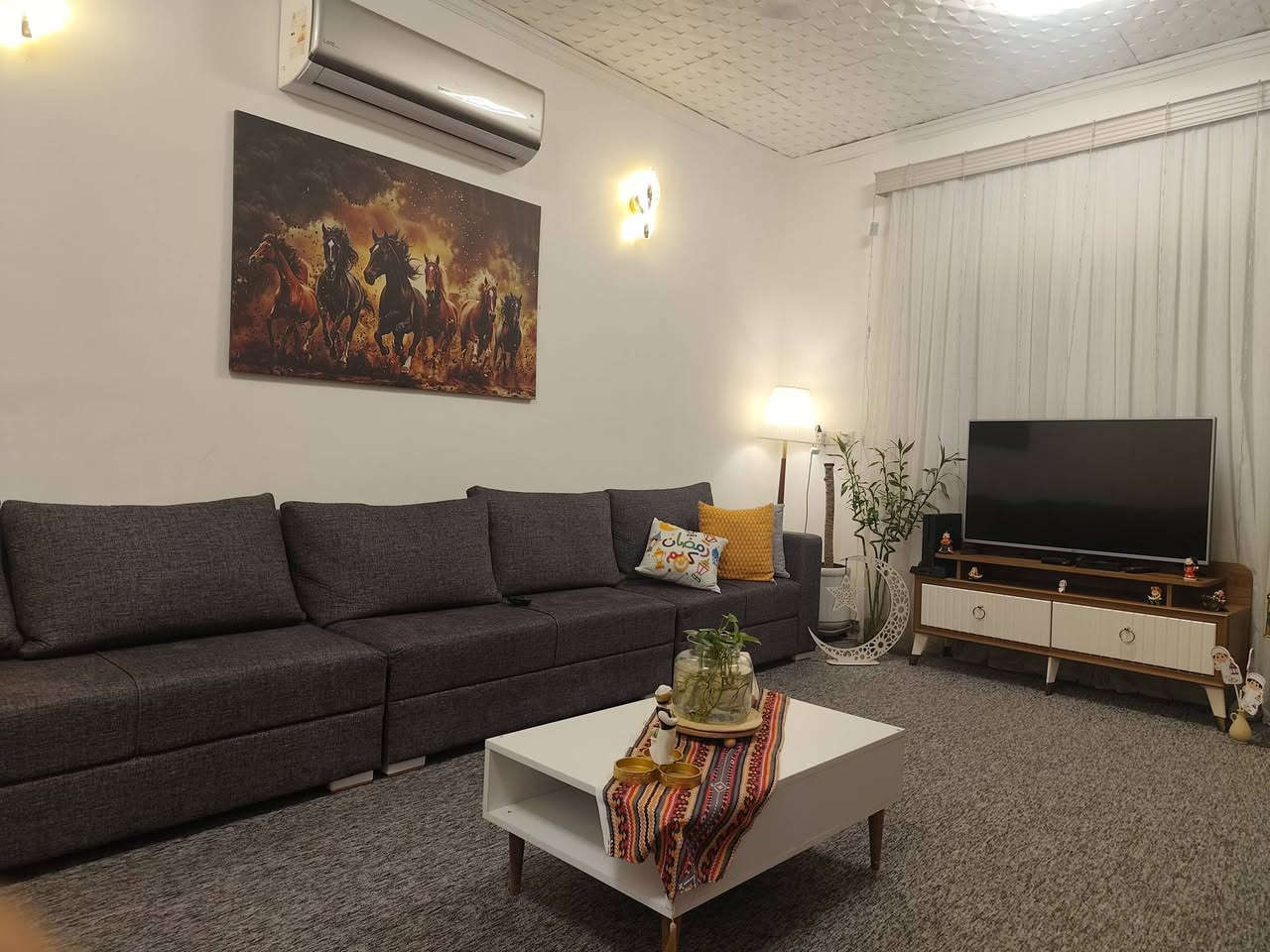 يعلن عقارات الصبخه الكبيره عن تواجد  لدينا دار للبيع نوع العقار طابو صرف المساحه 227متر والواجه 12 البيت تقريباً ينسكن فيه البيت حلو ومرتب الشارع 11 العنوان التحسينيه قرب دائره الكهرباء البيت ثاني يوم تحويل التصوير بعد الاعلان منطقه راقيه السعر وللستفسار واتساب فقط ***********
