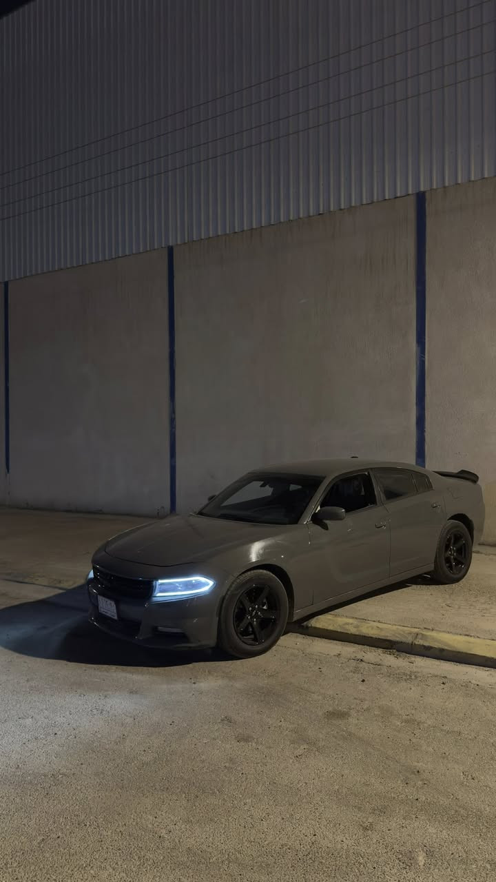 سلام عليكم جارجر موديل 19 SXT وارد كندي قطعتين  حداديه جديد كامله ويل جديد 18تاير كندي الاصلي دهن توني مبدله ومسويلها ادامه هم يعني تاخذها جاهزه بيها شوي شخوط ما بينه كلش السياره متعوب عليها الي تعجبه يخابرني او يراسلني هاذا رقمي *********** عنواني بصرة وبسمي
