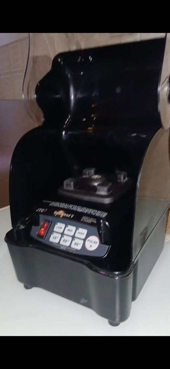 للبيع خلاط JTC OmniBlend، مستعمل ونظيف وشغّال على الشرط. مع كاتم صوت، محركه قوي ويطحن الثلج والفواكه بكل سهولة. مناسب للعصيرات والسموثي والاستخدام اليومي. البيع لعدم الحاجة. اللي له خاطر يراسلني.


**إذا كنت صاحب هذا الإعلان وتريد حذفه لأي سبب، رجاءا أرسل رسالة إلى الدعم الفني**