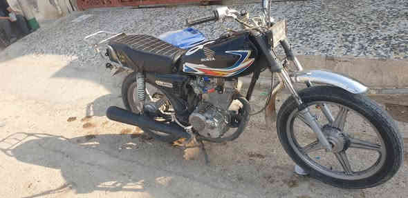 دراجة للبيع مكينة خمسة كير شرط أذا مابيها شلعه مرجوعة كبريتر جديدة هسه شادهاا مكاني ميسان علي الشرقي السعر 275 )***********
