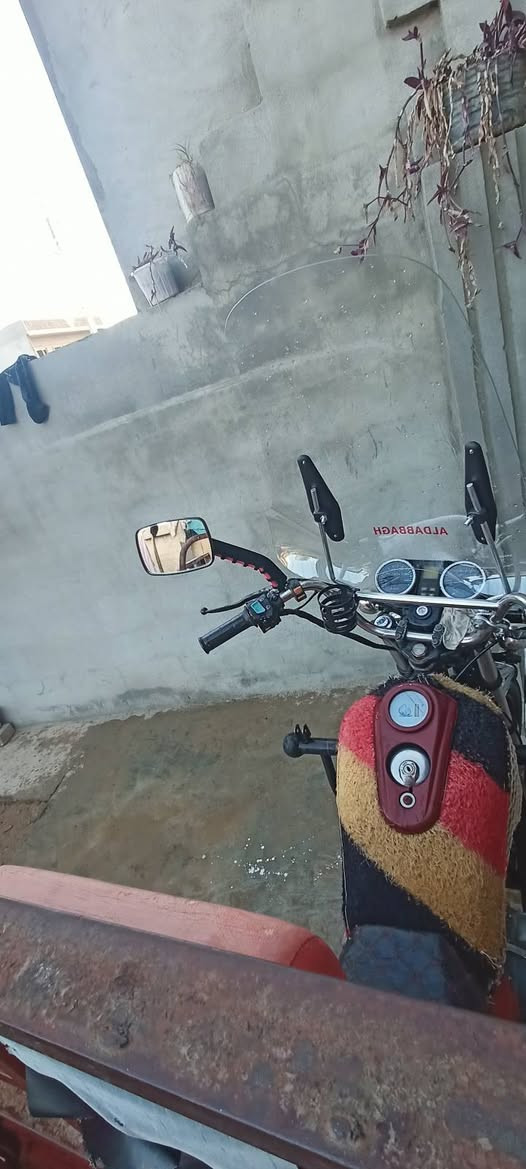 السلام عليكم ورحمة الله وبركاته
ستوته فحل نظيفة موديل 2015 محرك بلادي مكفولة من كلشي شاصي وركبة ومحرك و كهربائيات 
قوية بالحمل مال جناي
سعرها 925 وبيها مجال للطيبين 
خاص موجود 
وهذا رقمي:  ***********
