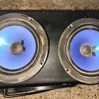 زوج سماعت للبيع سعرهم 15 ومضخم شرط شغل وفول سعرو90 وبي مجال 0750350857...