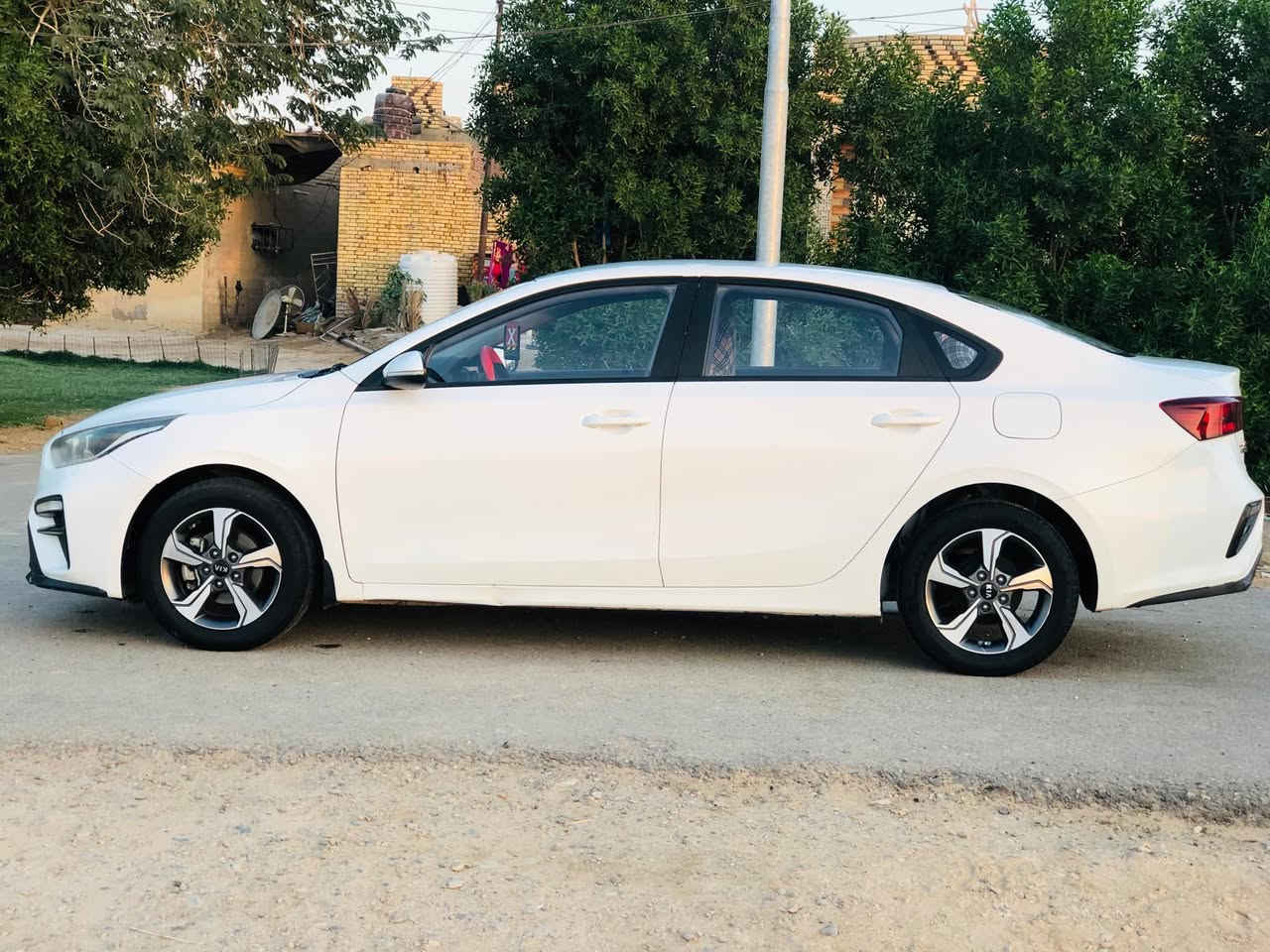 كيه سيراتو 2020 رقم بصره خليجي بيها بنيد وجاملغ تبديل وجاملغ الثاني صبغ والباقي كفاله مواصفات  حساسات أمامية وخلفية تبريد قطعتين تحكم استيرن اشاير بل مرايه ويلكب لايت زنون محرك 1600 دوش ما مفتوح شرط مكفوله محرك وكير وحداديه السياره جاهزه السعر 140 وبيها مجال للشراي للاستفسار الاتصال على الرقم***********
